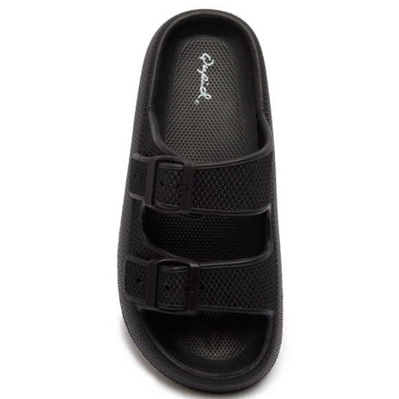 Qupid KEY-01 Women's Black Vinyl 2-Band Buckle Platform Padded Slide Sandal - Picture 4 of 7